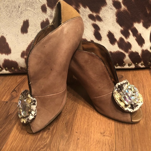 Anthropologie Shoes - Anthropologie Poetic License Red Alert heels